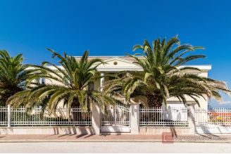 020 2022 480 umag exclusive luxury villa first row to the sea for sale