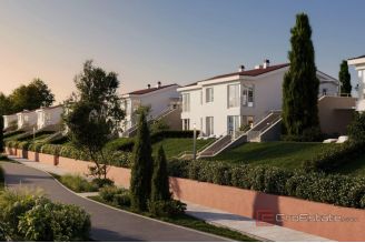 015 2053 36c Novi Vinodolski Spacious two bedroom apartment in the first row to the sea for sale