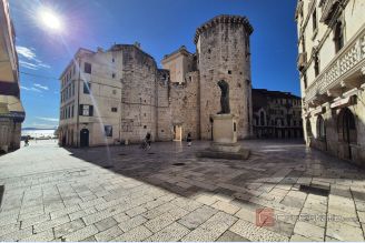 001 2016 692 split center business space for sale