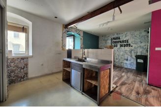 005 2016 692 split center business space for sale