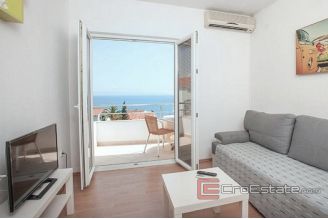 005 2057 17 Trogir Apartment house with a sea view for sale