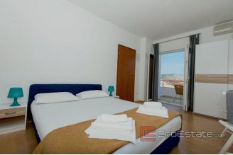 005 2057 17 Trogir Apartment house with a sea view for sale