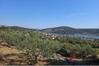 008 2057 18 Marina Agricultural land with a sea view for sale