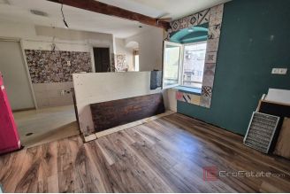 005 2016 693 split center business space for rent