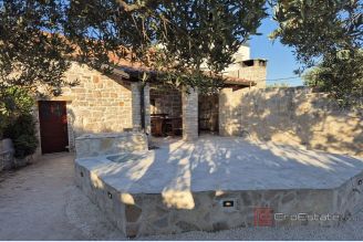 001 2021 112 island drvenik stone house for sale