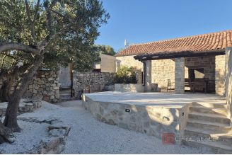017 2021 112 island drvenik stone house for sale