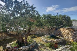 017 2021 112 island drvenik stone house for sale