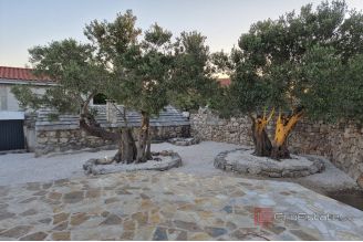 017 2021 112 island drvenik stone house for sale