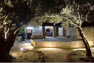 017 2021 112 island drvenik stone house for sale