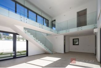 018 2053 39 near pula modern villa with pool for sale