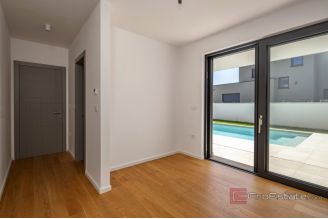 018 2053 39 near pula modern villa with pool for sale