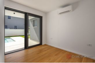018 2053 39 near pula modern villa with pool for sale