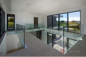 018 2053 39 near pula modern villa with pool for sale