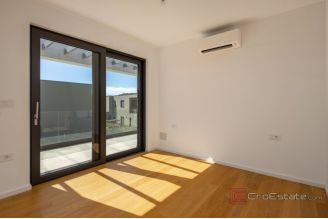 018 2053 39 near pula modern villa with pool for sale