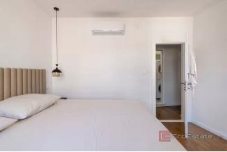 016 2056 08 Split Centre Fully renovated two bedroom apartment and studio for sale