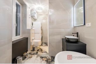 016 2056 08 Split Centre Fully renovated two bedroom apartment and studio for sale