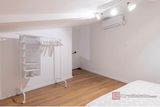 016 2056 08 Split Centre Fully renovated two bedroom apartment and studio for sale