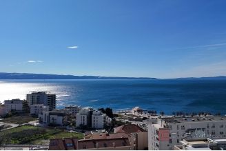 009 2052 106 Split Two bedroom apartment with garage for sale