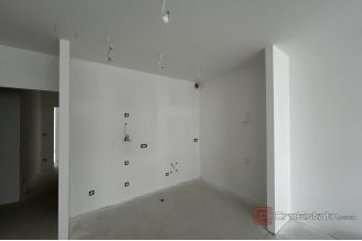 009 2052 106 Split Two bedroom apartment with garage for sale