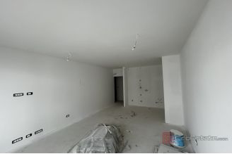 009 2052 106 Split Two bedroom apartment with garage for sale