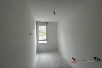 009 2052 106 Split Two bedroom apartment with garage for sale