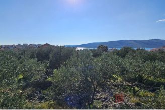 006 2035 340 Trogir Building land near the sea for sale