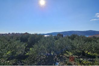 006 2035 340 Trogir Building land near the sea for sale