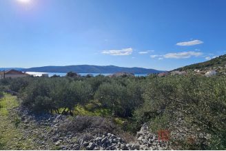 006 2035 340 Trogir Building land near the sea for sale