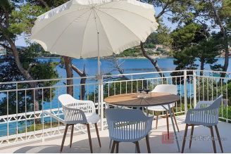 020 2013 252 Korcula villa 1st row sea front