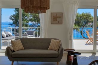 020 2013 252 Korcula villa 1st row sea front