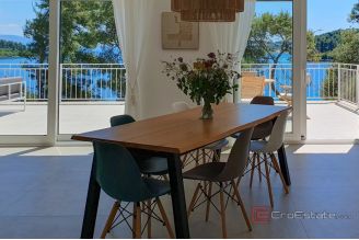 020 2013 252 Korcula villa 1st row sea front