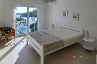 020 2013 252 Korcula villa 1st row sea front