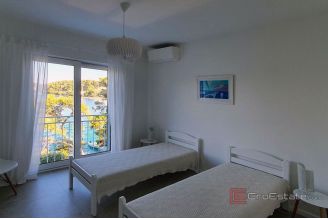 020 2013 252 Korcula villa 1st row sea front