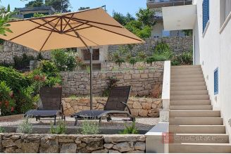 020 2013 252 Korcula villa 1st row sea front