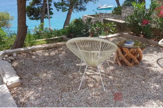 020 2013 252 Korcula villa 1st row sea front