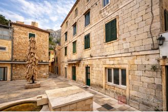 005 2052 107 omis stone house in center for sale