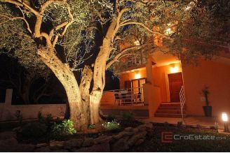 005 5481 30 Zadar Area Apartment house near the sea for sale