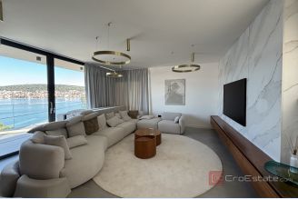 001 2035 342 Ciovo Exclusive villa with pool and sea view for sale