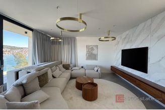 020 2035 342 Ciovo Exclusive villa with pool and sea view for sale