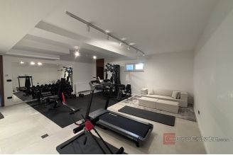 020 2035 342 Ciovo Exclusive villa with pool and sea view for sale