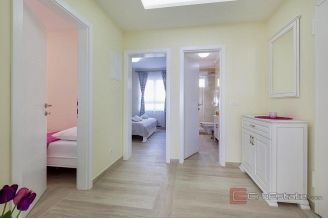 010 2049 88 Makarska Two bedroom apartment with parking space for sale