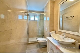 010 2049 88 Makarska Two bedroom apartment with parking space for sale