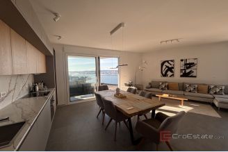 001 2035 343 Trogir Modern penthouse with roof terrace and panoramic sea views for sale