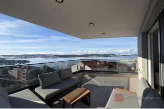 019 2035 343 Trogir Modern penthouse with roof terrace and panoramic sea views for sale