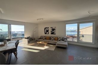 019 2035 343 Trogir Modern penthouse with roof terrace and panoramic sea views for sale