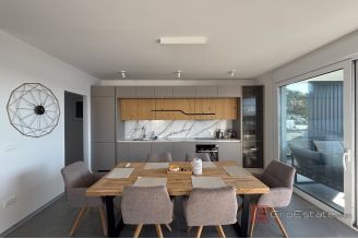 019 2035 343 Trogir Modern penthouse with roof terrace and panoramic sea views for sale