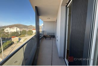 019 2035 343 Trogir Modern penthouse with roof terrace and panoramic sea views for sale