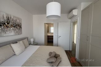 019 2035 343 Trogir Modern penthouse with roof terrace and panoramic sea views for sale