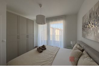 019 2035 343 Trogir Modern penthouse with roof terrace and panoramic sea views for sale