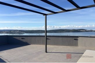 019 2035 343 Trogir Modern penthouse with roof terrace and panoramic sea views for sale